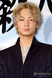 画像9 10 綾野剛 金髪姿が やっぱりカッコいい と反響 ヘアスタイルの変化に注目 金髪 モテる女 変身