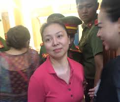 Ngọc miu, người tình của dương bị đề nghị 20 năm tù. Hot Girl Ngoc Miu Interrogated The Prosecutor In Court Law Onties Com