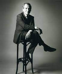 Elle aimait les femmes, elle était pourtant tombée amoureuse, quand elle était jeune, d'un homosexuel d'extrême. Picture Of Jean D Ormesson