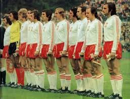 Z tyłu henryk wieczorek i prawdopodobnie jerzy gorgoń english: Medal Orlow Gorskiego Na Mundialu W 1974 Roku Veritas De Historia