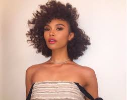 There is no doubt that short curly hair is taking the fashion world by storm. 11 Easy Hairstyles For Naturally Curly Hair Ouai