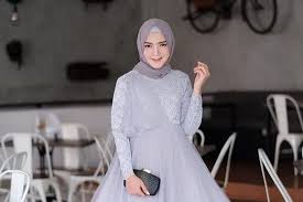 Pakai potongan untuk datang ke acara pesta? 8 Model Gaun Pesta Muslimah Yang Elegan Untuk Hijaber Ke Kondangan Womantalk