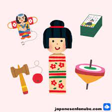 También es tradicional en año nuevo, salir al campo a ver cómo vuelan las cometas tradicionales, llamadas de formas y colores extraordinarios, estas cometas japonesas así que ya ves, si estás en japón, en año nuevo, compra alguno de estos juegos tradicionales, y mantén viva la tradición. Los Juguetes Tradicionales Japoneses Japones En La Nube Aprende Japones On Line