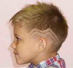 frisuren fur kleine jungs ideen von den coolen kinderhaarschnitten frisuren fur kleine jungs coole jungs frisuren jungs frisuren