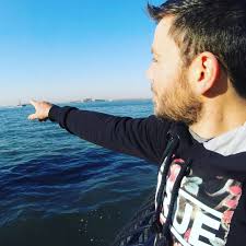 Με ανάρτηση του στο instagram ενημέρωσε τους ακολούθους του πως έφυγε από τη ζωή ο αγαπημένος τους σκύλος, ηρακλής, ο οποίος αρρώστησε ξαφνικά και δεν κατάφεραν να τον σώσουν. Ftbletsas On Instagram Deite Ligo Poy Sas Deixnw Ekeino To Mikro Pragmataki Einai To Agalma Ths Eley8erias An Instagram Instagram Posts Instagram Photo