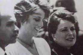 تحدثت السيدة جيهان السادات الأسبوع الماضي لعمرو الليثي في برنامجه واحد من الناس ¢ على قناة دريم 2 حول حياتها مع الرئيس الراحل أنور السادات. Ø£Ø³Ø±Ø§Ø± Ø§Ù„Ù‚ØµÙˆØ± Ø²ÙˆØ¬Ø© Ø§Ù„Ø±Ø¦ÙŠØ³ Ø§Ù„Ù…ØµØ±ÙŠ Ø§Ù„ØªÙŠ Ø±Ù‚ØµØª ÙÙŠ Ø§Ù„Ø¨ÙŠØª Ø§Ù„Ø£Ø¨ÙŠØ¶ ÙˆØ¹Ù„Ù‚ Ø§Ù„Ù‚Ø°Ø§ÙÙŠ ØµÙˆØ±Ù‡Ø§ ÙÙŠ Ù‚ØµØ±Ù‡ Ù…Ù† ØªØªÙˆÙ‚Ø¹ Ø£Ù† ØªÙƒÙˆÙ† Ø£Ø®Ø¨Ø§Ø± Ø§Ù„Ø¹Ø±Ø¨