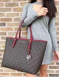 Black And Brown Mk Purse Nwt Michael Kors Jet Set Travel Carryall Large Tote Brown Mk Signature Red Bag Michaelkors Tote Handbags Michael Kors Louis Vuitton Bag Neverfull Large Tote