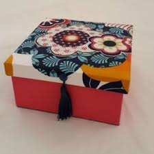 Caixinhas De Mdf Decoradas Passo A Passo Caixa De Mdf Decorada 42 Ideias Com Passo A Passo Em 2020 Caixas Decoradas Caixa Decorada Com Tecido Caixa Mdf Decorada