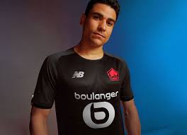 Next season's away kit features navy and royal blue vertical stripes on its front. Uc 0igwtclabsm