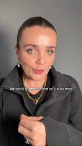 Me 🤝 oversharing about my pelvic floor to normalise not only having issues  with it but also seeking out help and support !!!! I love you  @meganvickersphysio // @foursideslondon you're making me