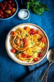 Spaghetti Al Pomodoro Donalskehan Com A Match Made In Heaven Italian Recipes Spaghetti Al Pomodoro Recipes