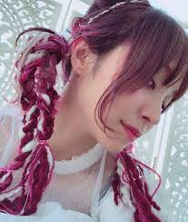 lisaさんはinstagramを利用しています fns歌謡祭 せっかくのクリスマスススペシャル ということで髪にピンクと白の毛糸を編んでもらっておさげにしてもらいましたっ 地毛のピンクと混ざって本物の髪みたい のびたっ ピンクの毛糸は以前 rica4 織部里沙