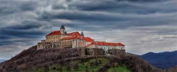 І є яскравим зразком середньовічної оборонної архітектури. Zamok Palanok Mukachevo The Traveler