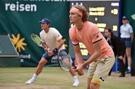 Alexander sascha zverev was born on 20 april 1997 in hamburg, germany to russian parents, irina zvereva and alexander mikhailovich zverev. Nachdenklich Und Traurig Alexander Zverev Noch Wahrend Seiner Erstrundenniederlage In Wimbledon Stuttgarter Zeitung