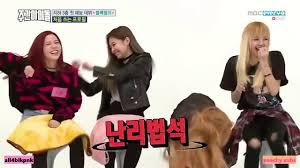 Blackpink ist eine südkoreanische girlgroup, die 2016 von yg. Eng Sub Weekly Idol Blackpink Jennie Jisoo Aegyo Youtube