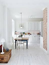 Le Parquet Blanc Une Jolie Tendance Deco Archzine Fr Parquet Blanc Plancher En Bois Blanc Plancher Blanc