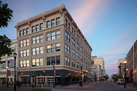 Fitness center, dog park, swimming pool, laundry facility 205 Park Central E Springfield Mo 65806 Holland Building Loopnet Com