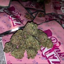 It's made by crossing zkittlez with gelato and is loved for its incredibly fruity flavor profile that smells just like a bag of the sugary candy. Pink Runtz Weed Runtzcarts