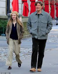 Шэри спрингер берман, роберт пульчини. Amanda Seyfried Flashes Mega Smile As She And James Norton Film Horror Movie Things Heard And Seen Daily Mail Online