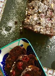 Zucker und vanillinzucker untermischen, sowie wasser oder weißwein. Schokoladiger Geht Kaum Brownie Kuchen Mit Kirschen Und Mandeln Ganz Normale Mama