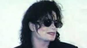 Copiii regretatului michael jackson poartă bijuterii speciale în care se află cenușa tatălui lor, incinerat în anul 2009. Testamentul Lui Michael Jackson 99 Milioane De Dolari Pentru Copiii SÄi Cand Vor Implini 40 De Ani Video