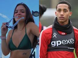Mel maia pretende passar o final de 2019 e o começo de 2020 ao lado do namorado, joão pedro, na europa. Mel Maia E Jogador De Futebol Iniciam Guerra Apos Fim Do Namoro