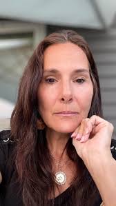 ❤️ Finding Beauty in the Everyday ❤️ In a world that often rushes past  life's simplest moments, Beautiful Everydays: A Guide to Living in the Here  and Now by Laura Benn @gooseberrystudios