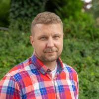 1500+ profilů „Bajar“