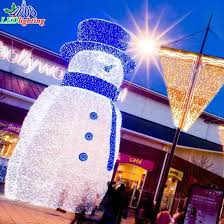 This led illuminated acrylic snowman will spruce up your space all winter long. 5m Outdoor Giant Snowman 3d Sculpture With Led Lights Ip65 Obboledlighting