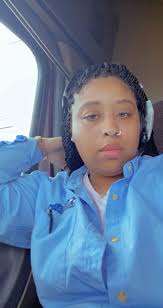 In the truck VS out the truck 🥰