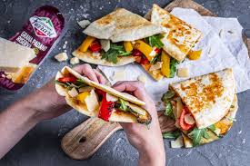 Piadina Mit Pesto Rosso Und Grillgemuse Foodboom Rezept Pesto Rosso Lebensmittel Essen Saltimbocca Rezept