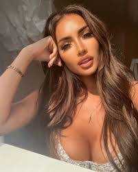 Ariana Valentina's Instagram, Twitter & Facebook