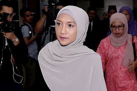 E itu semua lembut lidah. Lirik Dan Chord Lagu Madah Berhelah Dari Ziana Zain