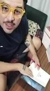 Assinando livros e proseando