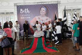Carta de lula é colocada no velório de beth carvalho. Beth Carvalho E Velada No Rio De Janeiro Quem Quem News