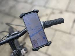 The zyklop navigator doesn't look as stylish as some of the other options on test, but as with the other bag/holder models it's very practical. Tech Review Beemoon Bike Phone Mount Tech Beemoon Techbuzzireland