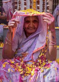 Maybe you would like to learn more about one of these? Diusir Hingga Bakar Diri 5 Tradisi Menyedihkan Yang Dilakukan Janda Di India Kumparan Com