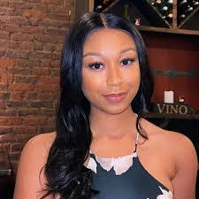 Amanda Lee's Instagram, Twitter & Facebook