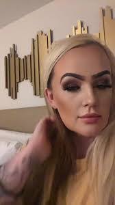 Kendra Wallen's Instagram, Twitter & Facebook