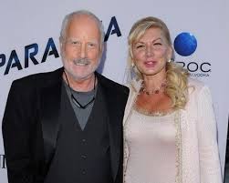 He discovers the secret of his young stepmother and his friends, this will make them more involved with him, his. Svetlana Erokhin She Is The Third Wife Of Actor Richard Dreyfuss Known For His Roles In Jaws The Day Reagan Was Shot Weeds Richard Dreyfuss Richard Wife
