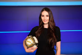 Die erste gab es dann auf der gegenseite: Modelka Kristyna Schickova Prace Komentatorky Me Laka Vazim Si Te Sance K Derby Nahlizim Neutralne Ruik