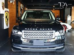 Range rover hse ini dibekali mesin berkapasitas 4.600 cc v8 dengan penggerak roda 4x4 dan transmisi otomatis 4 percepatan. Jual Mobil Land Rover Range Rover 2017 Vogue 3 0 Di Dki Jakarta Automatic Suv Hitam Rp 4 075 000 000 3898983 Mobil123 Com