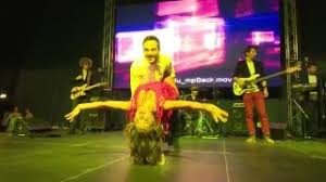 După scandalul izbucnit în tabăra faimoșilor la survivor românia, andreea bălan, prietena de mai bine de un deceniu a elenei marin, a sărit în apărarea acesteia. Andreea Balan Show Salsa Elena Petrisor Polivaleta 05 03 16 Youtube