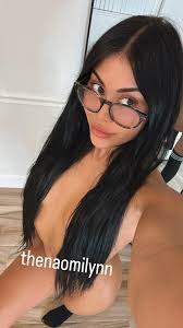 No panties, no problems 🤓 IG @thenaomilynn2.0 : uthenaomilynn