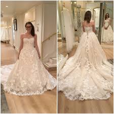 Le premier mademoiselle danse, ce sont les plus grandes marques de danse : Les Difficultes A Trouver Une Robe Princesse Mademoiselle Dentelle