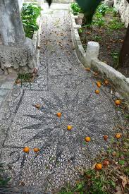 Pebble Mosaic Medallion With Oranges Pythagorio Samos Gardens By Jeffrey Bale Mosaikgarten Kieselmosaik Garten