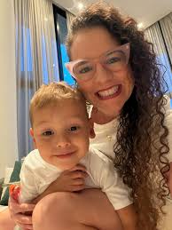 Hoje o Pedro faz três anos. Nosso PP. Fã do Ayrton Senna e do Pelé. E  insiste em torcer para vários times ao mesmo tempo: Santos, Corinthians e  Bahia. 🤩 Posso dizer