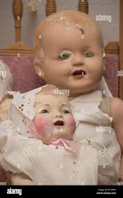 Antique dolls hi-res stock photography and images
