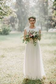 Entweder 2 aufeinander folgende präpositionen vor dem nomen oder ein teil vor und ein teil nach dem nomen. Traumhaftes Zweiteiliges Brautkleid Mit Tullrock Im Kees Schen Park Schleifenfanger