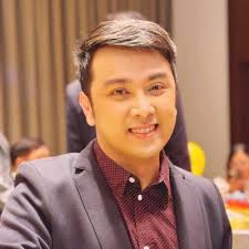 Around 2 years ago, I started my MBA. I wasn't sure I was going to finish  the course, had a lot